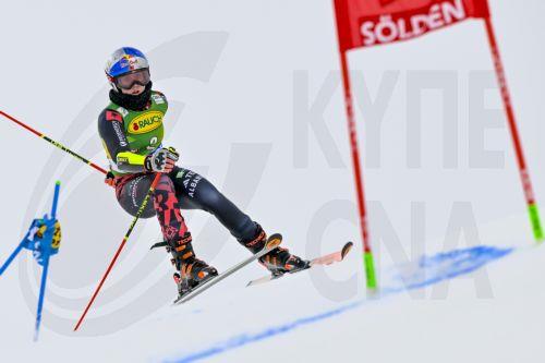 epa12480552 Lara Colturi from Albania during the first run of the Womens Giant Slalom race of the FIS Alpine Ski World Cup season opener on the Rettenbach glacier, in Soelden, Austria, 25 October 2025.  EPA/GIAN EHRENZELLER