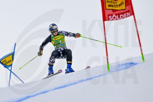 epa12480615 Alice Robinson from New Zealand during the first run of the Womens Giant Slalom race of the FIS Alpine Ski World Cup season opener on the Rettenbach glacier, in Soelden, Austria, 25 October 2025.  EPA/GIAN EHRENZELLER