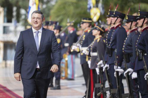 Ο Επίτροπος Βιώσιμων Μεταφορών και Τουρισμού της Ευρωπαϊκής Ένωσης Απόστολος Τζιτζικώστας, επιθεωρεί στρατιωτικό άγημα προσερχόμενος στη Δοξολογία στο ναό του Αγίου Δημητρίου, για την εορτή του Πολιούχου της Θεσσαλονίκης, στο πλαίσιο των Εορταστικών εκδηλώσεων των Επετείων της 26ης Οκτωβρίου 1912, ημέρας απελευθέρωσης της πόλης από τον τουρκικό ζυγό, εορτής...