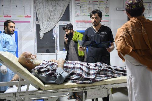 epa12499998 A man who was injured in an earthquake receives treatment at a hospital in Mazar-e-Sharif, Afghanistan, 03 November 2025. At least five people were killed and over 140 injured after a powerful 6.3-magnitude earthquake struck near Mazar-i-Sharif, one of northern Afghanistan’s largest cities, early 03 November, according to the country’s disaster...