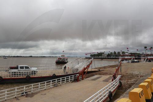 epa12506845 A ferry moves along the Mekong River in Phnom Penh, Cambodia, 06 November 2025. According to the Ministry of Water Resources and Meteorology, Cambodia is expected to experience mild weather effects from Typhoon Kalmaegi and Typhoon Fung-wong  EPA/KITH SEREY