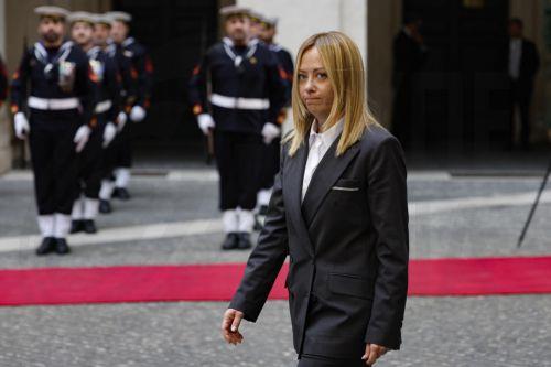 epa12510697 Italian Prime Minister Giorgia Meloni waits for the arrival of President of the Palestinian National Authority Mahmoud Abbas (not pictured) at Palazzo Chigi in Rome, Italy, 07 November 2025.  EPA/FABIO FRUSTACI