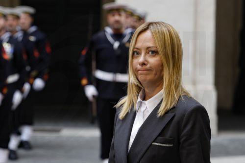 epa12510698 Italian Prime Minister Giorgia Meloni waits for the arrival of President of the Palestinian National Authority Mahmoud Abbas (not pictured) at Palazzo Chigi in Rome, Italy, 07 November 2025.  EPA/FABIO FRUSTACI
