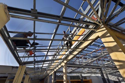 epa12511562 People work on the the frame of a house destroyed by Hurricaine Melissa in El Cobre, Santiago de Cuba province, Cuba, 07 November 2025. The five Cuban provinces severely affected by Hurricane Melissa on 29 October are beginning to gradually restore services, although authorities have warned that the damage is extensive and that normalization...