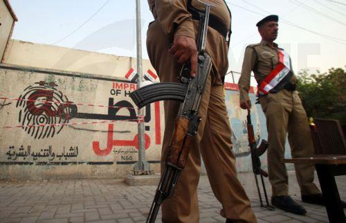 epa12513477 Iraqi policemen stand guard outside a polling station during the early voting for the parliamentary elections, in Baghdad, Iraq, 09 November 2025. Members of the security forces and the military are casting their ballots in early voting for the Iraqi parliamentary elections before the general vote on 11 November.  EPA/CEERWAN AZIZ