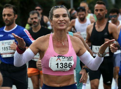 epa12513601 Runners compete at the start of the 42nd Athens Authentic Marathon in Marathon village, about 42 km east of Athens, Greece, 09 November 2025. More than 24,000 athletes took part in the race to the Panathenaic Stadium.  EPA/ORESTIS PANAGIOTOU