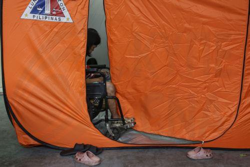 epa12513652 A resident of a flood-prone district stays inside a modular tent at an evacuation center set up in anticipation of Typhoon Fung-Wong in Quezon City, Metro Manila, Philippines, 09 November 2025. According to the Philippine Atmospheric, Geophysical, and Astronomical Services Administration (PAGASA), the typhoon is projected to be 100 kilometers...