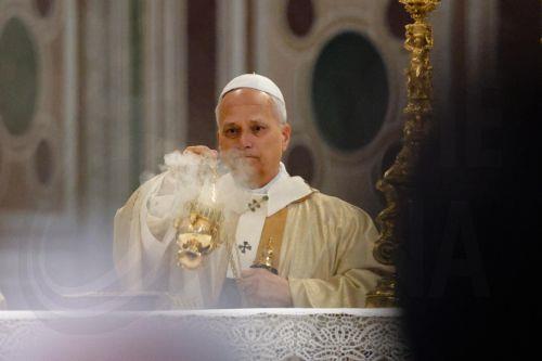 epa12513705 Pope Leo XIV presides over a Holy Mass on the occasion of the Feast of the Dedication of the Lateran Basilica, from the Basilica of Saint John Lateran in Rome, Italy, 09 November 2025.  EPA/GIUSEPPE LAMI