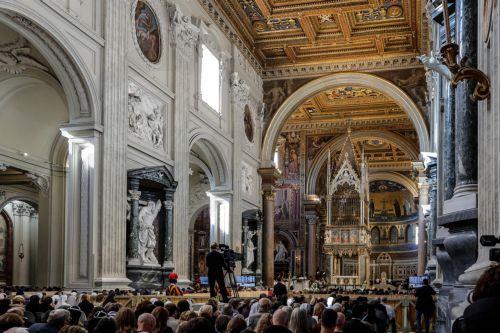 epa12513711 Faithful attend as Pope Leo XIV presides over a Holy Mass on the occasion of the Feast of the Dedication of the Lateran Basilica, from the Basilica of Saint John Lateran in Rome, Italy, 09 November 2025.  EPA/GIUSEPPE LAMI