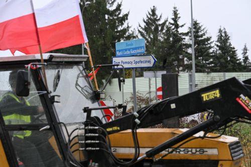 epa12526111 Polish farmers block traffic during their protest in Koszalin northwestern Poland, 14 November 2025. The campaign is organized by the Grassroots National Farmers' Protest, with the participation of, among others, agricultural circles, Solidarity RI, and the National Association of Sugar Beet Growers. The action is part of a warning strike over...