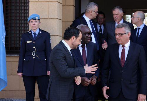 Ο Πρόεδρος της Δημοκρατίας Νίκος Χριστοδουλίδης και ο νέος Τουρκοκύπριος ηγέτης Τουφάν Έρχιουρμαν συναντήθηκαν σήμερα, στην οικία του Ειδικού Αντιπροσώπου του ΓΓ του ΟΗΕ και Επικεφαλή της UNFICYP στην Κύπρο, Χασίμ Ντιάν, στην υπό την προστασία των ΗΕ περιοχή του παλιού αεροδρομίου Λευκωσίας, Πέμπτη 20 Νοεμβρίου 2025. ΚΥΠΕ/ΚΑΤΙΑ ΧΡΙΣΤΟΔΟΥΛΟΥ