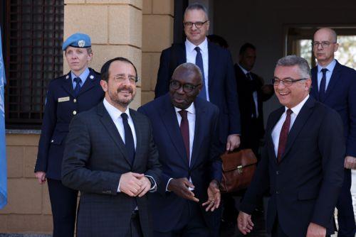 Ο Πρόεδρος της Δημοκρατίας Νίκος Χριστοδουλίδης και ο νέος Τουρκοκύπριος ηγέτης Τουφάν Έρχιουρμαν συναντήθηκαν σήμερα, στην οικία του Ειδικού Αντιπροσώπου του ΓΓ του ΟΗΕ και Επικεφαλή της UNFICYP στην Κύπρο, Χασίμ Ντιάν, στην υπό την προστασία των ΗΕ περιοχή του παλιού αεροδρομίου Λευκωσίας, Πέμπτη 20 Νοεμβρίου 2025. ΚΥΠΕ/ΚΑΤΙΑ ΧΡΙΣΤΟΔΟΥΛΟΥ