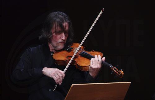 Σοστακόβιτς…υπό το σεληνόφως. Ηλίας Σδούκος – βιόλα, Μάνος Κιτσικόπουλος - πιάνο, στην αίθουσα Δημήτρης Μητρόπουλος του Μεγάρου Μουσικής Αθηνών, Πέμπτη 20 Νοεμβρίου 2025 (δημοσιεύεται την Παρασκευή 21 Νοεμβρίου 2025).  ΑΠΕ-ΜΠΕ/ΑΠΕ-ΜΠΕ/ΧΑΡΗΣ ΑΚΡΙΒΙΑΔΗΣ