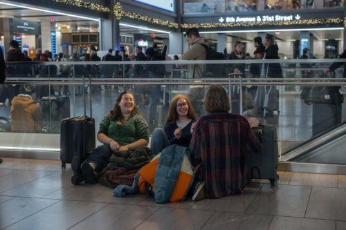 epa12549025 Travelers wait inside Moynihan Train Hall during the pre-Thanksgiving travel rush in New York, New York, USA, 25 November 2025. Penn Station and Moynihan Train Hall, which handle more than 600,000 subway, commuter rail and Amtrak riders on a typical weekday, experience significantly heavier crowds during the Thanksgiving period, the busiest...