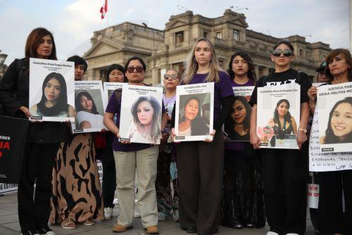 epaselect epa12549168 Women hold placards during a rally to mark the International Day for the Elimination of Violence Against Women in Lima, Peru, 25 November 2025.  EPA/Paolo Aguilar