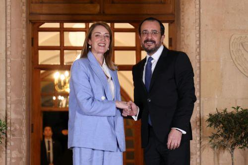 Ο Πρόεδρος της Δημοκρατίας κ. Νίκος Χριστοδουλίδης υποδέχεται την Πρόεδρο του Ευρωπαϊκού Κοινοβουλίου κα Roberta Metsola, στο Πρόεδρος της Δημοκρατίας – Πρόεδρος Ευρωπαϊκού Κοινοβουλίου Προεδρικό Μέγαρο, Λευκωσία, Κύπρος.