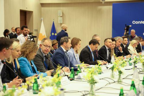 Ο Πρόεδρος της Δημοκρατίας κ. Νίκος Χριστοδουλίδης και η Πρόεδρος του Ευρωπαϊκού Κοινοβουλίου κα Roberta Metsola. σε κοινή συνεδρίαση του Υπουργικού Συμβουλίου και της ηγεσίας του Ευρωπαϊκού Κοινοβουλίου, στο Προεδρικό Μέγαρο, Λευκωσία, Κύπρος.