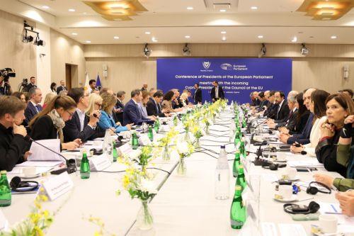 Ο Πρόεδρος της Δημοκρατίας κ. Νίκος Χριστοδουλίδης και η Πρόεδρος του Ευρωπαϊκού Κοινοβουλίου κα Roberta Metsola. σε κοινή συνεδρίαση του Υπουργικού Συμβουλίου και της ηγεσίας του Ευρωπαϊκού Κοινοβουλίου, στο Προεδρικό Μέγαρο, Λευκωσία, Κύπρος.