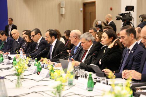 Ο Πρόεδρος της Δημοκρατίας κ. Νίκος Χριστοδουλίδης και η Πρόεδρος του Ευρωπαϊκού Κοινοβουλίου κα Roberta Metsola. σε κοινή συνεδρίαση του Υπουργικού Συμβουλίου και της ηγεσίας του Ευρωπαϊκού Κοινοβουλίου, στο Προεδρικό Μέγαρο, Λευκωσία, Κύπρος.