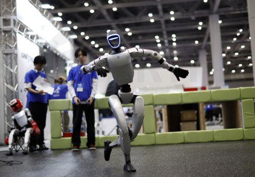 epa12566627 A Unitree Robotics Humanoid Robot G1 performs a dance at the TechShare booth during the International Robot Exhibition 2025 (iREX2025) in Tokyo, Japan, 03 December 2025. Held once every two years, the iREX is one of the world’s largest robot trade shows. For the 2025 edition, 673 companies and organizations will be presenting their latest robot...