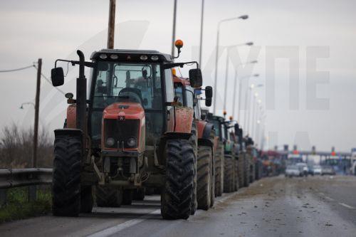 epa12566901 Tractors lined up at the Malgara toll road, as part of a nationwide farmers' mobilization in Thessaloniki, Greece, 03 December 2025. At the Malgara toll station on the Thessaloniki–Athens National Road, farmers from the Municipality of Delta and the surrounding area have been blocking the road to Athens since 01 December, while the road to...