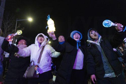 epa12566957 South Korean people participate in a demonstration to mark the first anniversary of the 03 December martial law crisis outside the National Assembly in Seoul, South Korea, 03 December 2025.  EPA/JEON HEON-KYUN