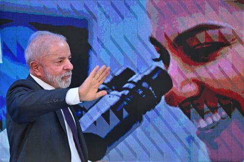 epa12570977 Brazilian President Luiz Inacio Lula da Silva waves during a meeting of the National Council for Science and Technology at the Planalto Palace in Brasilia, Brazil, 04 December 2025.  EPA/ANDRE BORGES