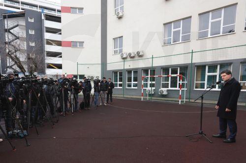 epa12576437 Romanian President Nicusor Dan (R) gives a media statement after casting his ballot for the capital's mayoral elections at a polling station in Bucharest, Romania, 07 December 2025. The Romanian capital, Bucharest, holds its early mayoral elections on 07 December, following Nicusor Dan's ascent from mayor to President of Romania earlier this...