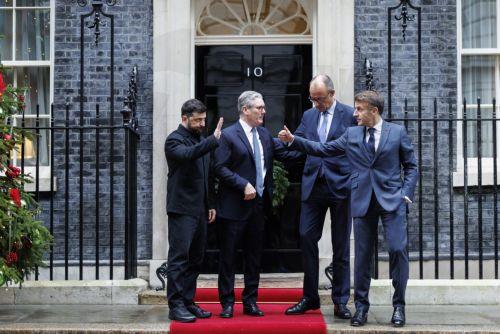 epa12578779 (L-R) Ukraine's President Volodymyr Zelensky, British Prime Minister Keir Starmer, German Chancellor Friedrich Merz and French President Emmanuel Macron speak to each other as they depart from 10 Downing Street, London, Britain, 08 December 2025. The President of Ukraine is visiting Downing Street to meet the leaders of the UK, France, and...