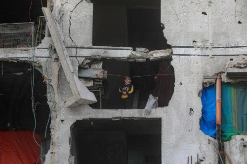 epa12578947 An internally displaced Palestinian boy looks from his family's destroyed house in the Al Sheikh Radwan neighborhood of Gaza City, Gaza Strip, 08 December 2025, amid a ceasefire between Israel and Hamas. Around 1.9 million people in Gaza, nearly 90 percent of the population, have been displaced since the Israel-Hamas conflict began in October...