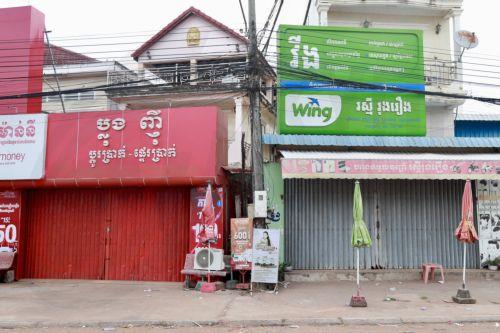 epa12582019 Folded umbrellas stand on an empty street in a town in Oddar Meanchey province, Cambodia, 10 December 2025. According to the Thai military, clashes expanded and intensified on 09 December, killing four Thai soldiers and injuring 68 others, while Cambodia's Foreign Ministry said the Thai military's actions violated the ceasefire and the Joint...