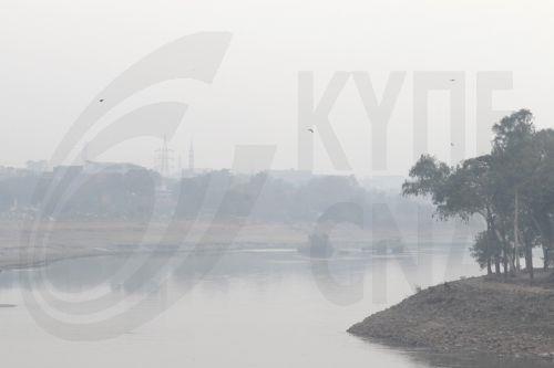 epa12587645 Smog covers the city of Lahore, Pakistan, 12 December 2025. Punjab’s air quality worsened sharply as Lahore topped global pollution rankings, with dense smog spreading across the province. Authorities issued alerts, intensified inspections and deployed drones, while health advisories urged residents to limit outdoor activity amid persistent...