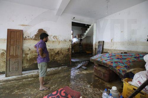 epa12587679 Landslide victims remove mud and debris from their damaged house after landslides in Badulla, Sri Lanka, 12 December 2025. Many parts of the island had been inundated, and there had been many landslides due to Cyclone Ditwah. According to the Sri Lanka Disaster Management Center, More than 630 people have been killed, and 193 are missing around...