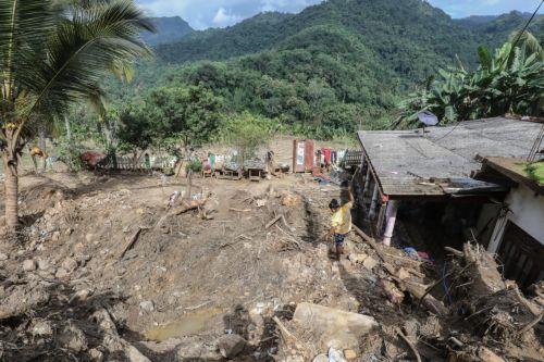 epa12587683 Landslide victims search for their belongings among the debris of their damaged house after landslides in Badulla, Sri Lanka, 12 December 2025. Many parts of the island had been inundated, and there had been many landslides due to Cyclone Ditwah. According to the Sri Lanka Disaster Management Center, More than 630 people have been killed, and...