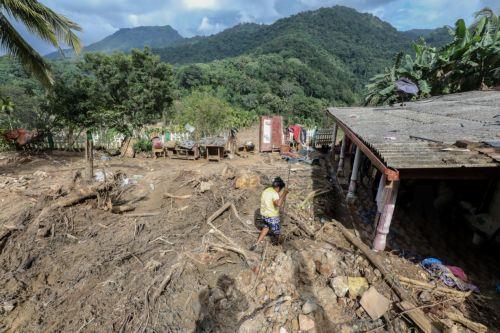 epa12587684 Landslide victims search for their belongings among the debris of their damaged house after landslides in Badulla, Sri Lanka, 12 December 2025. Many parts of the island had been inundated, and there had been many landslides due to Cyclone Ditwah. According to the Sri Lanka Disaster Management Center, More than 630 people have been killed, and...