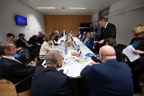 epa12600174 A general view during a migration breakfast prior the EU Council Summit in Brussels, Belgium, 18 December 2025. EU leaders are meeting to discuss the latest developments in Ukraine, the EU's next multiannual financial framework, the EU enlargement process, and the geoeconomic situation in the European Union.  EPA/OLIVIER HOSLET / POOL