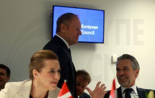 epa12600182 Polish Prime Minister Donald Tusk (C) attends a migration breakfast prior the EU Council Summit in Brussels, Belgium, 18 December 2025. EU leaders are meeting to discuss the latest developments in Ukraine, the EU's next multiannual financial framework, the EU enlargement process, and the geoeconomic situation in the European Union.  EPA/OLIVIER...