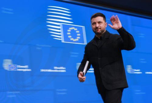 epa12600840 Ukrainian President Volodymyr Zelensky gives a press conference during the EU Council Summit in Brussels, Belgium, 18 December 2025. EU leaders are meeting to discuss the latest developments in Ukraine, the EU's next multiannual financial framework, the EU enlargement process, and the geoeconomic situation in the European Union.  EPA/OLIVIER...