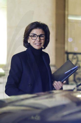 epa12609306 French Culture Minister Rachida Dati leaves the Elysee Palace after a special cabinet meeting in Paris, France, 22 December 2025. The special cabinet meeting held to approve a special finance law for 2026 as the Parliament failed to approve the budget bill in time.  EPA/MOHAMMED BADRA