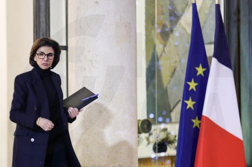 epa12609308 French Culture Minister Rachida Dati leaves the Elysee Palace after a special cabinet meeting in Paris, France, 22 December 2025. The special cabinet meeting held to approve a special finance law for 2026 as the Parliament failed to approve the budget bill in time.  EPA/MOHAMMED BADRA