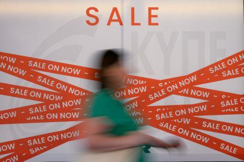 epa12612657 A person walk past sale signage during Boxing Day sales at Pitt St Mall in Sydney, Australia, 26 December 2025.  EPA/GEORGE CHAN AUSTRALIA AND NEW ZEALAND OUT