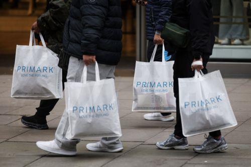 epa12616814 People walk along Oxford Street with Primark carrier bags as they do their winter sale shopping after Boxing Day sales in London, Britain, 29 December 2025. Early data on the morning of Boxing Day 2025 suggested a decline; however, a later evening surge pushed overall footfall across UK retail destinations, including high streets and retail...