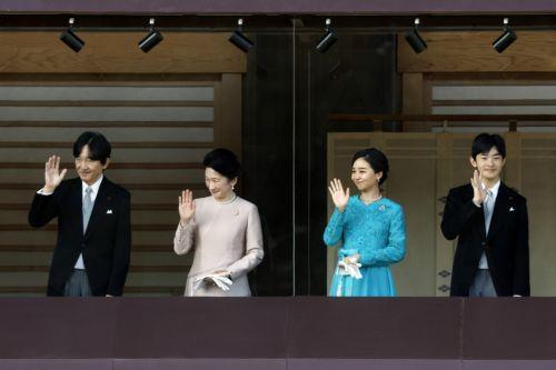 epa12621342 (L-R) Japanese Crown Prince Akishino, Crown Princess Kiko, Princess Kako, and Prince Hisahito wave to well-wishers from the balcony during the New Year's public appearance at the Imperial Palace in Tokyo, Japan, 02 January 2026. People gathered at the Imperial Palace for the traditional New Year greetings by the Japanese Imperial Family. ...