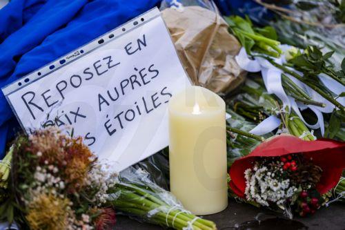 epa12621408 Flowers and candles are laid in tribute to the victims near the area where an unidentified origin fire broke out at the 'Le Constellation' bar and lounge leaving people dead and injured, during New Year's celebration, in Crans-Montana, Switzerland, 02 January 2026. According to the police, several dozen people lost their lives in the fire that...