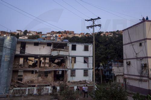 epa12627769 A view of a building damaged by an explosive device in Catia La Mar, Venezuela, 04 January 2026.  EPA/MIGUEL GUTIÉRREZ