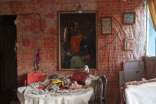 epa12627773 The interior of a house damaged by an explosive device, in Catia La Mar, Venezuela, 04 January 2026.  EPA/MIGUEL GUTIÉRREZ
