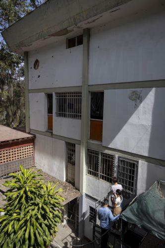 epa12632538 A house damaged after a US attack in Caracas, Venezuela, 06 January 2026. Broken glass, bullet holes, dust, and paint remnants cover furniture and floors in several homes in a Caracas neighborhood affected by the US attack last 03 January, which culminated in the capture of President Nicolas Maduro and his wife, Cilia Flores.  EPA/MIGUEL...