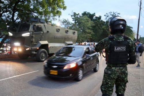 epa12632631 Members of the Colombian National Army patrol the Francisco de Paula Santander International Bridge in Cucuta, Colombia, 06 January 2026. Colombian President Gustavo Petro announced last Saturday a reinforcement of security along the border with Venezuela to address a potential mass influx of refugees from that country following the US attack on...
