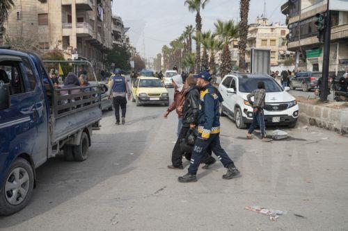 epa12636056 Syrian civil defense workers assist civilians flee a neighborhood in Aleppo, northern Syria, 08 January 2026. Thousands of civilians continue to flee the Sheikh Maqsoud and Ashrafieh neighborhoods of Aleppo, three days after deadly clashes erupted between the Syrian government and the Kurdish-led Syrian Democratic Forces (SDF). According to the...