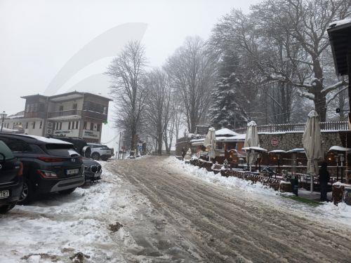 Χιόνια στο Μέτσοβο, Παρασκευή 9 Ιανουαρίου 2026. Χιονοπτώσεις σημειώνονται σε υψόμετρο από τα 600 μέτρα και πάνω, με αποτέλεσμα πολλά χωριά, τόσο στην ορεινή Άρτα όσο και στο Ζαγόρι, την Κόνιτσα και το Μέτσοβο να έχουν ντυθεί στα λευκά, με το χιόνι να ξεπερνά τα 30 εκατοστά. Το κρύο είναι τσουχτερό με τον υδράργυρο να έχει πέσει κάτω από το μηδέν, ενώ...